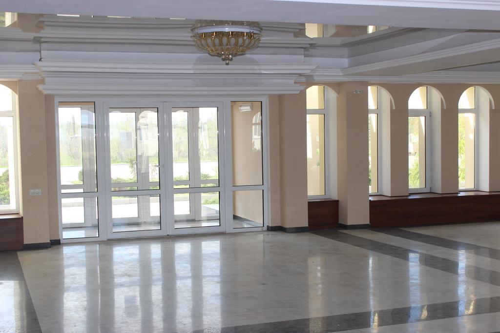 Hotel Promenad Затока Экстерьер фото