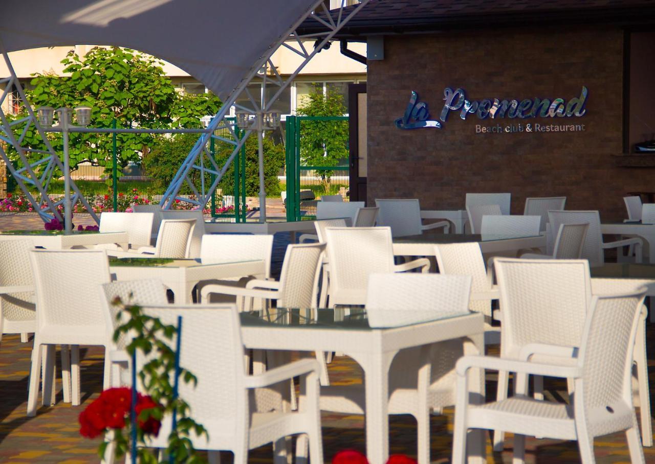 Hotel Promenad Затока Экстерьер фото