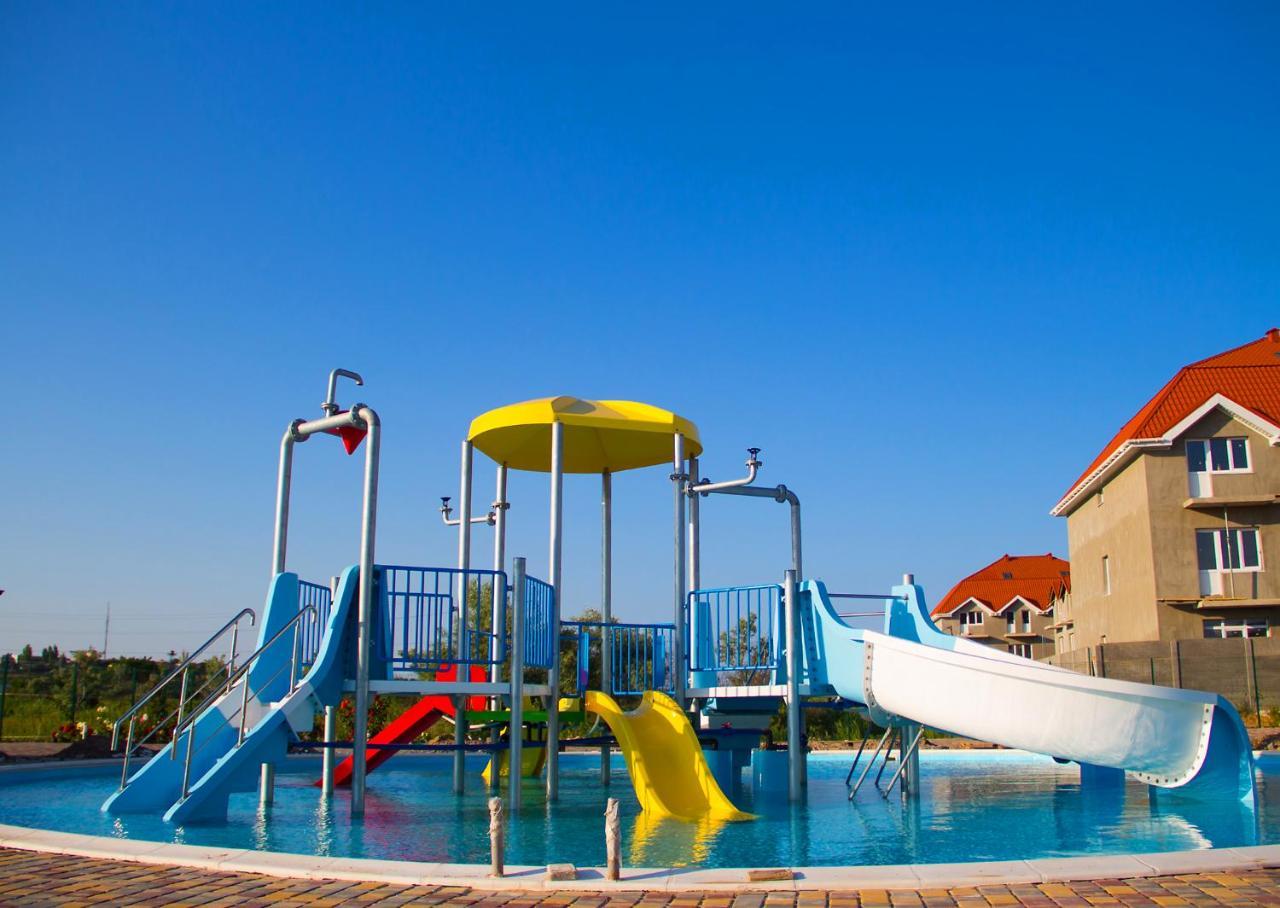 Hotel Promenad Затока Экстерьер фото