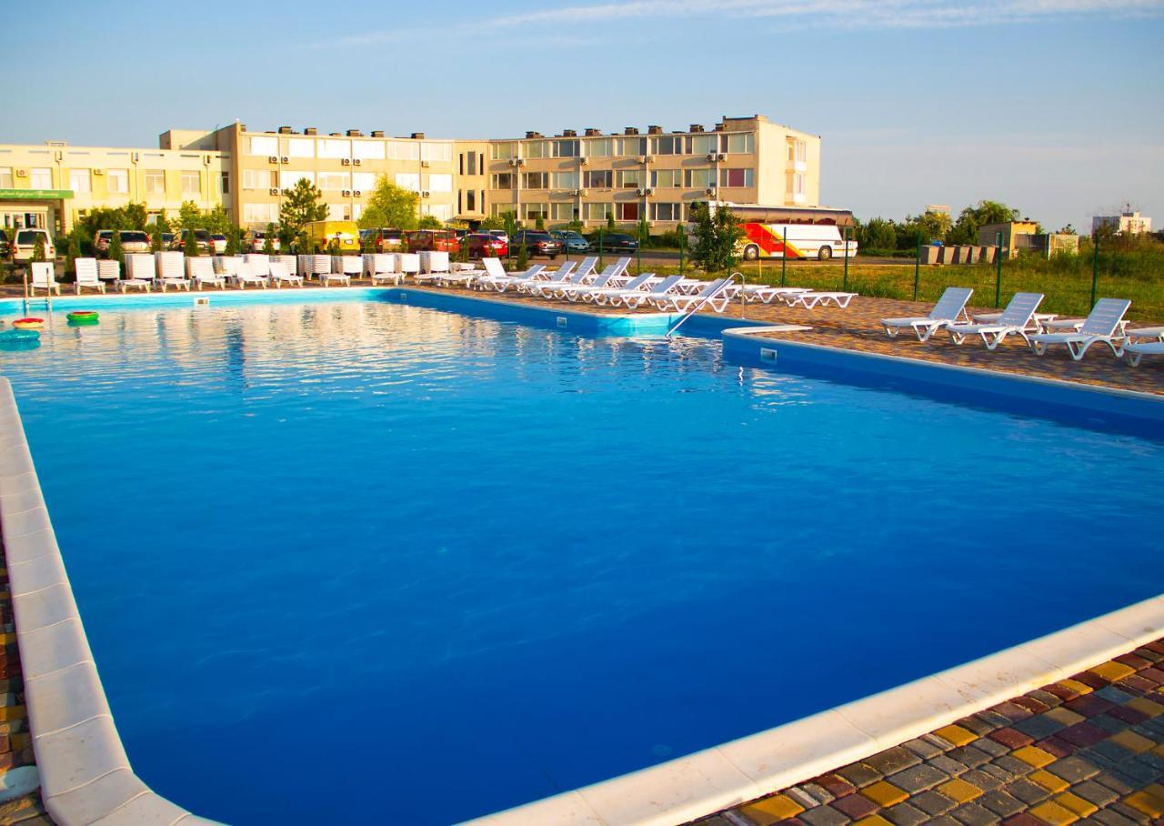 Hotel Promenad Затока Экстерьер фото