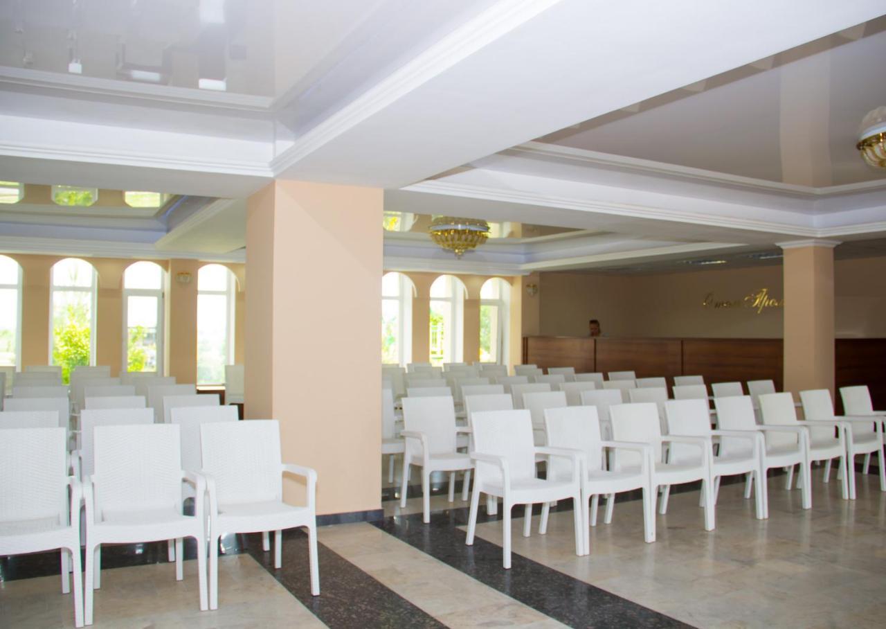 Hotel Promenad Затока Экстерьер фото