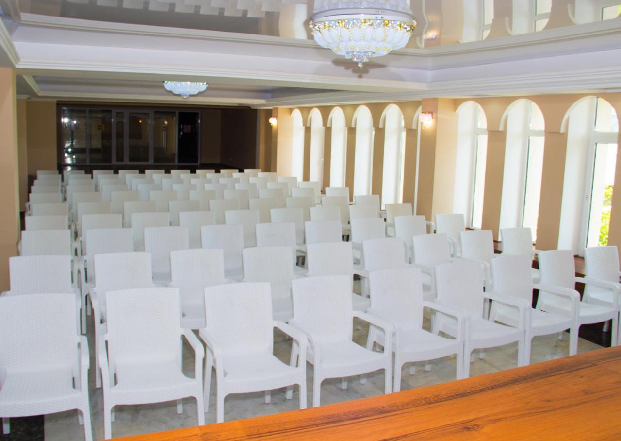 Hotel Promenad Затока Экстерьер фото